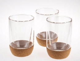 Double wall cup with cork tray