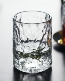 Textured glass tumbler